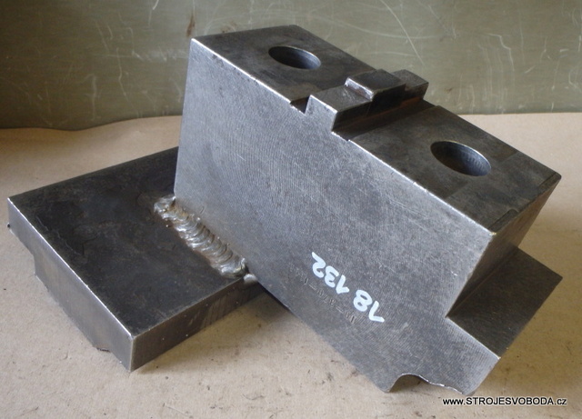 Čelisti na karusel š-76, výška 140, délka 195 (18132 (3).JPG)